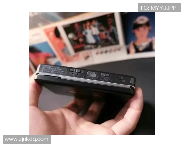 复古风潮重现 足球女神穿越经典球星时光 复古风潮重现 足球女神穿越经典球星时光